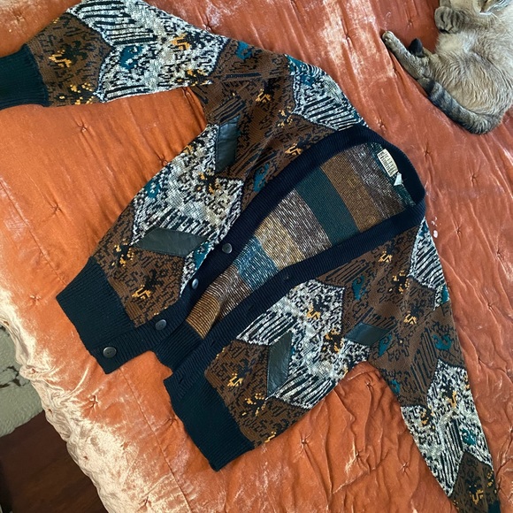 Unisex Vintage City Streets Sweater - Picture 2 of 5